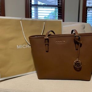 Michael Kors Jet Set Travel Purse NWT